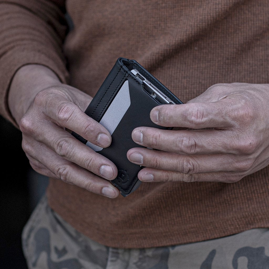 A10 アダプト チタニウム バイフォルド ウォレット