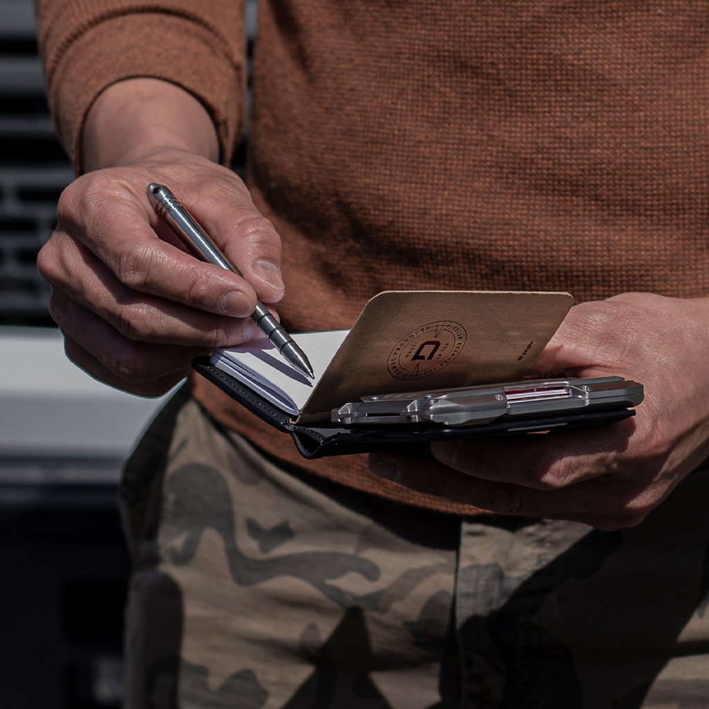 A10 アダプト チタニウム バイフォルド ペンウォレット