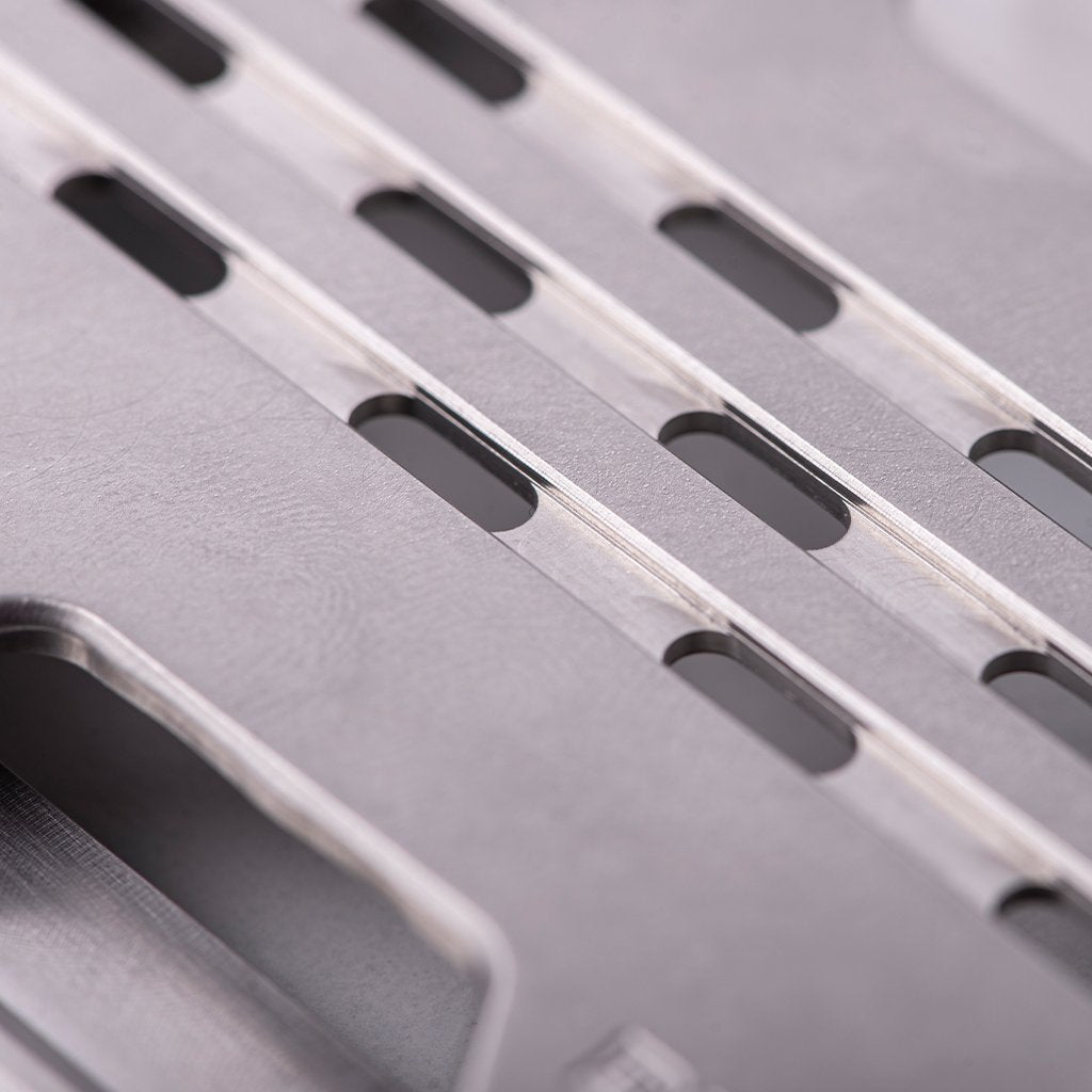 A10 アダプト チタニウム バイフォルド ペンウォレット