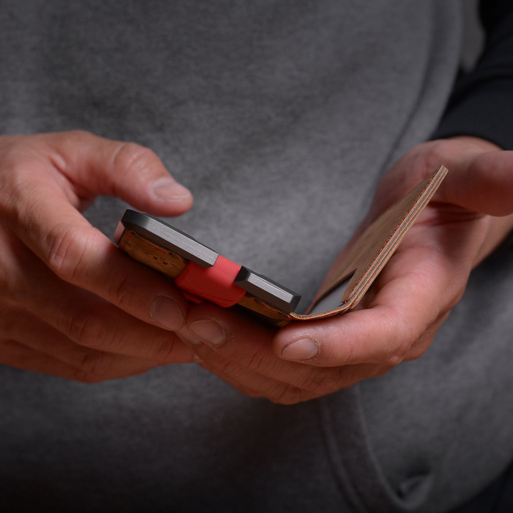 D01ダッパーバイフォルドウォレット