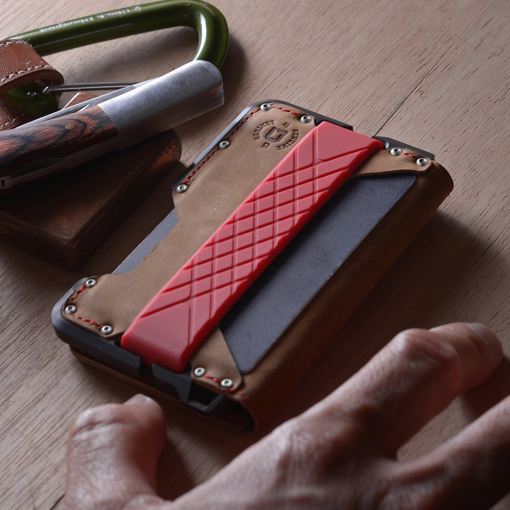 D01ダッパーバイフォルドウォレット